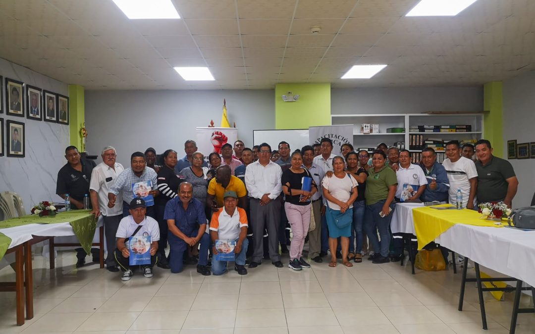 Evento educativo junto a los compañeros del Sindicato de Trabajadores del GAD Municipal La Joya de los Sachas, promoviendo el aprendizaje, la unidad y la defensa de los derechos laborales.